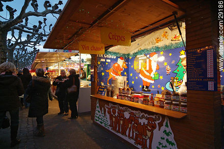 Feria de Navidad en Estrasburgo. Vino caliente. Crèpes. Nutella. - Región de Alsacia - FRANCIA. Foto No. 29186