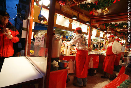 Feria de Navidad en Estrasburgo. Detrás de las crèpes. - Región de Alsacia - FRANCIA. Foto No. 29197