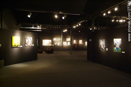Salón de exposición de fotografías en la Ciudad del Automóvil, Mulhouse, Francia - Región de Alsacia - FRANCIA. Foto No. 27742