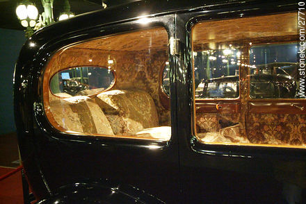 Detalle del interior, el tapizado de la limusina Bugatti - Región de Alsacia - FRANCIA. Foto No. 27710