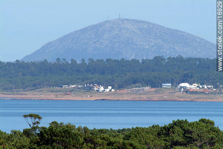 Playa Mansa y el Cerro Pan de Azúcar - Punta del Este y balnearios cercanos - URUGUAY. Foto No. 16929