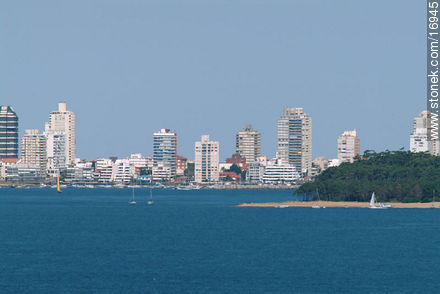 Centro de Punta del Este e Isla Gorriti - Punta del Este y balnearios cercanos - URUGUAY. Foto No. 16945