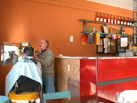 Bar Peluquería en Empalme Olmos - Departamento de Canelones - URUGUAY. Foto No. 17957