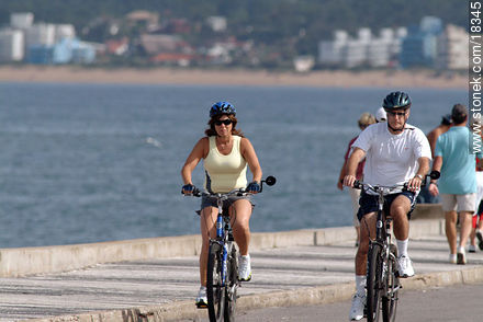 Ciclistas - Punta del Este y balnearios cercanos - URUGUAY. Foto No. 18345