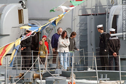 Visitantes en los buques de la Armada - Departamento de Montevideo - URUGUAY. Foto No. 16378