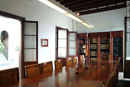 Biblioteca en la residencia de Julio Herrera y Obes - Departamento de Montevideo - URUGUAY. Foto No. 16250