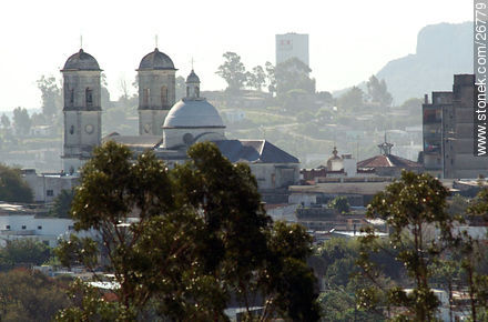 Cúpulas de la Catedral de Minas, tanque de OSE y silueta del cerro Arequita - Departamento de Lavalleja - URUGUAY. Foto No. 26779