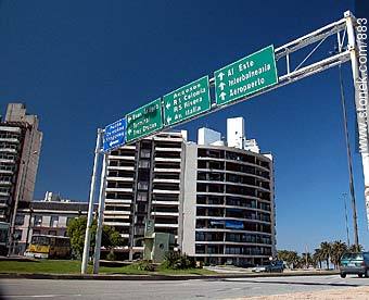 Bulevar Artigas y Rambla, el punto más sureño del país - Departamento de Montevideo - URUGUAY. Foto No. 883