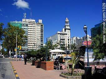 Río Negro y Colonia.Cúpula del edificio del Rex - Departamento de Montevideo - URUGUAY. Foto No. 1029