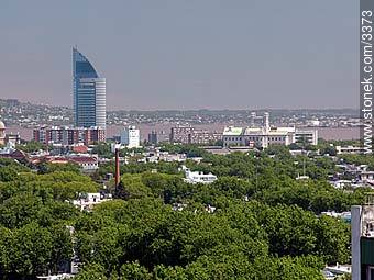 Vista de la Torre de Antel y el Palacio Legislativo. - Departamento de Montevideo - URUGUAY. Foto No. 3373