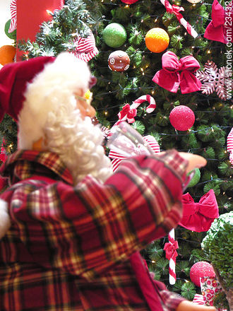 Papa Noel y los adornos del árbol -  - IMÁGENES VARIAS. Foto No. 23432