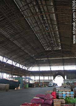 Mercado Agricola in the year 2004 - Department of Montevideo - URUGUAY. Photo #10206
