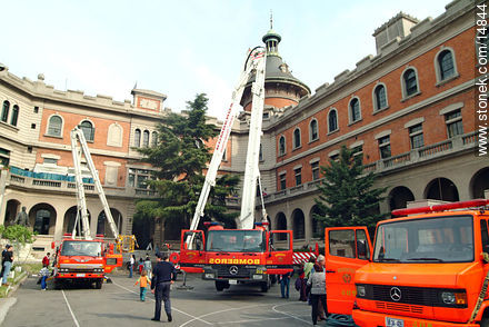 Exhibición de carros de bomberos - Departamento de Montevideo - URUGUAY. Foto No. 14844