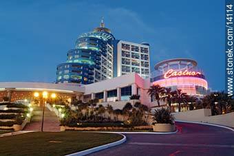 Hotel y casino Conrad al atardecer - Punta del Este y balnearios cercanos - URUGUAY. Foto No. 14114