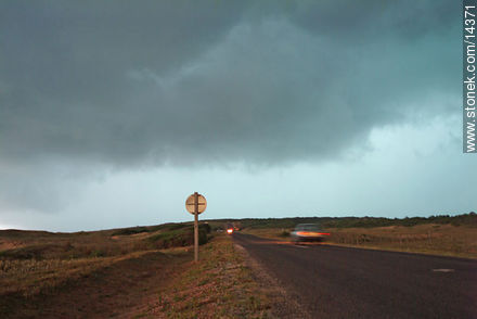 Tormenta de verano en Punta Negra - Departamento de Maldonado - URUGUAY. Foto No. 14371