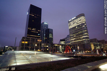 Edificios modernos de La Défense - París - FRANCIA. Foto No. 25022