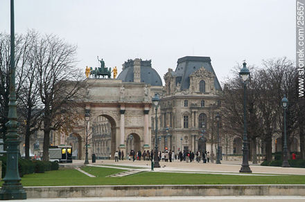 Musée du Louvre - París - FRANCIA. Foto No. 25657