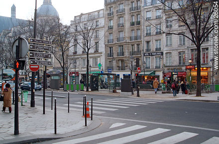 Rue de Rivoli. Rue de Pavée. - París - FRANCIA. Foto No. 26054