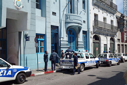 Detenido a la Seccional 1a. - Departamento de Montevideo - URUGUAY. Foto No. 22905