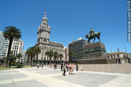 Plaza Independencia de Montevideo - Departamento de Montevideo - URUGUAY. Foto No. 27170