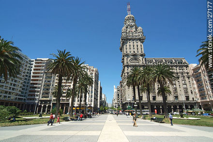 Plaza Independencia de Montevideo - Departamento de Montevideo - URUGUAY. Foto No. 27177