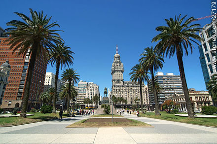 Plaza Independencia de Montevideo - Departamento de Montevideo - URUGUAY. Foto No. 27179