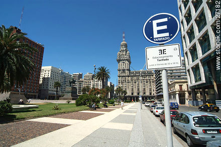 Plaza Independencia de Montevideo - Departamento de Montevideo - URUGUAY. Foto No. 27182