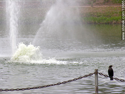Oxigenador del agua del lago - Departamento de Montevideo - URUGUAY. Foto No. 13665