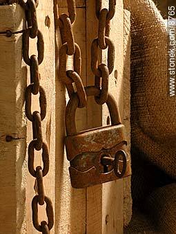 Old rusty chain and padlock -  - MORE IMAGES. Photo #8765
