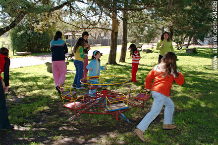 Niños jugando - Departamento de Florida - URUGUAY. Foto No. 24226