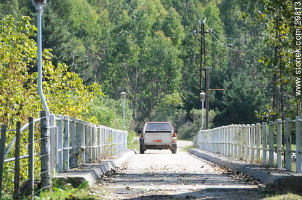 Puente de acceso al Parque - Departamento de Lavalleja - URUGUAY. Foto No. 29813