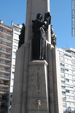 Obelisco. Ley - Departamento de Montevideo - URUGUAY. Foto No. 29552