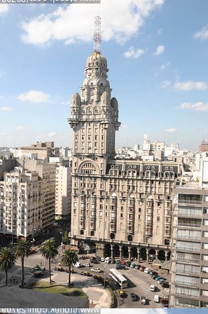 Palacio Salvo frente a la Plaza Independencia - Departamento de Montevideo - URUGUAY. Foto No. 29709