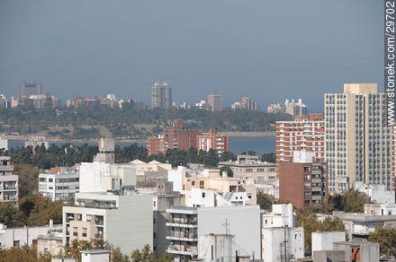 Edificios del Centro y Barrio Sur. Al fondo el hotel Radisson y la Facultad de Ingeniería - Departamento de Montevideo - URUGUAY. Foto No. 29702