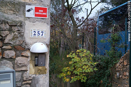 Bajo vigilancia. Sous sourveillance. - Región de Languedoc-Rousillon - FRANCIA. Foto No. 29938