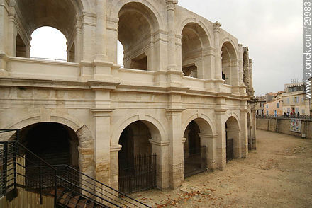 Anfiteatro romano en Arles. Zona reconstruida. - Región Provenza-Alpes-Costa Azul - FRANCIA. Foto No. 29983