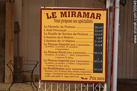 Menú de Le Miramar en Saintes Maries de la Mer - Región Provenza-Alpes-Costa Azul - FRANCIA. Foto No. 30046