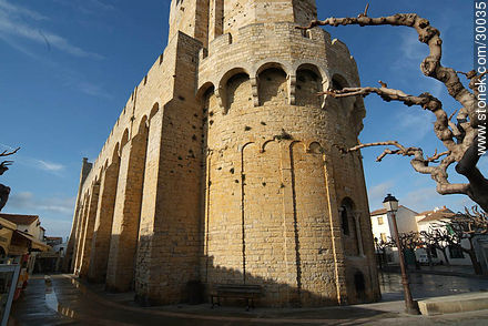 Church of Les Saintes Maries de la Mer - Region of Provence-Alpes-Côte d'Azur - FRANCE. Photo #30035