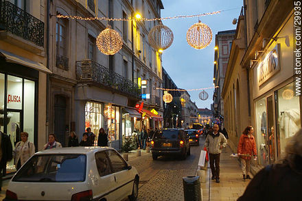 Downtown Nîmes - Region of Languedoc-Rousillon - FRANCE. Foto No. 29935
