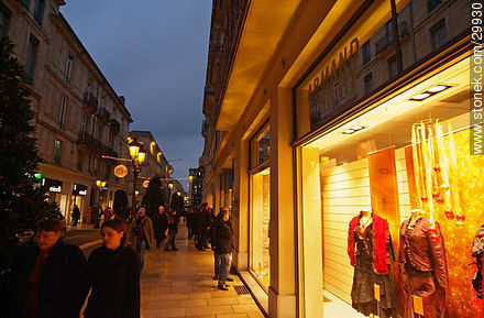 Downtown Nîmes - Region of Languedoc-Rousillon - FRANCE. Photo #29930