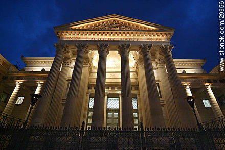 Palais de Justice. Palacio de Justicia de Nîmes. - Región de Languedoc-Rousillon - FRANCIA. Foto No. 29956