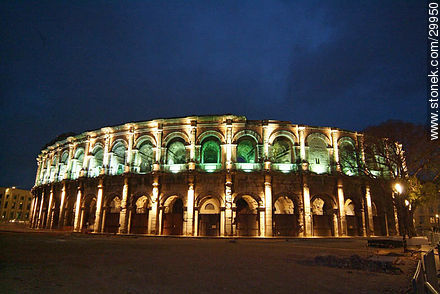 Arena of Nîmes. - Region of Languedoc-Rousillon - FRANCE. Foto No. 29950