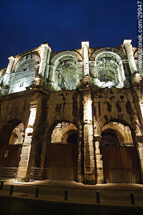 Arena of Nîmes. - Region of Languedoc-Rousillon - FRANCE. Foto No. 29947