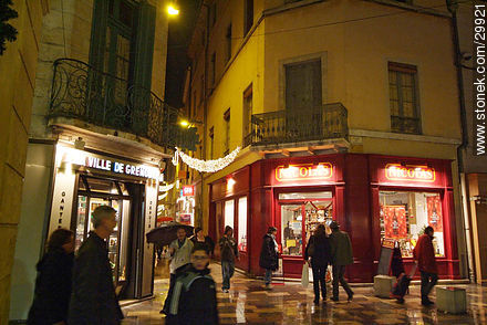 Vinos Nicolas en la Rue de la Madelaine - Región de Languedoc-Rousillon - FRANCIA. Foto No. 29921