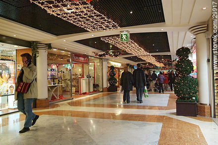 Shopping mall in Downtown Nîmes - Region of Languedoc-Rousillon - FRANCE. Photo #29917