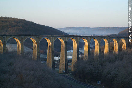 Puente ferroviario en la región Midi-Pyrénées - Región de Midi-Pyrénées - FRANCIA. Foto No. 30136