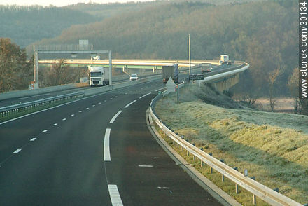 Viaducto de la Dordoña. Viaduc de la Dordogne. Autopista A20 (L'Occitane). - Región de Midi-Pyrénées - FRANCIA. Foto No. 30134