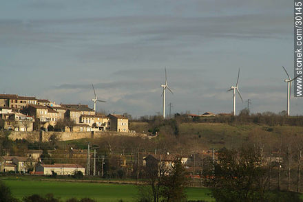 Parque eólico de Avignonet-Lauragais en el departamento de Haute-Garonne - Región de Midi-Pyrénées - FRANCIA. Foto No. 30145