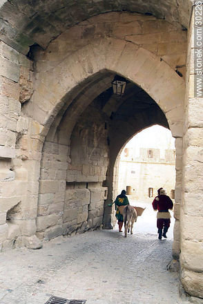Arcos de piedra en Carcassonne - Región de Languedoc-Rousillon - FRANCIA. Foto No. 30226