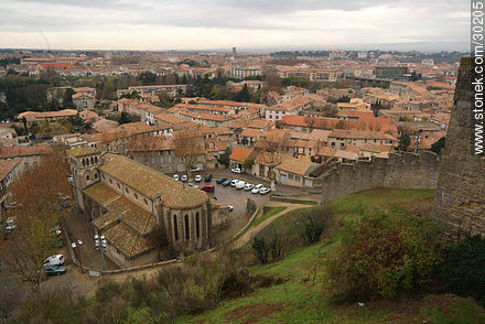 Vista de la ciudad desde las murallas de Carcassonne - Región de Languedoc-Rousillon - FRANCIA. Foto No. 30205